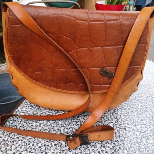 Super fin lille Boho/vintage inspireret taske i læder.