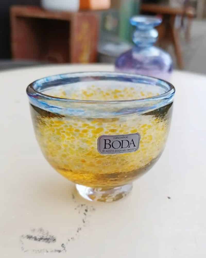 Fantastisk Kosta Boda miniature skål i farvet glas