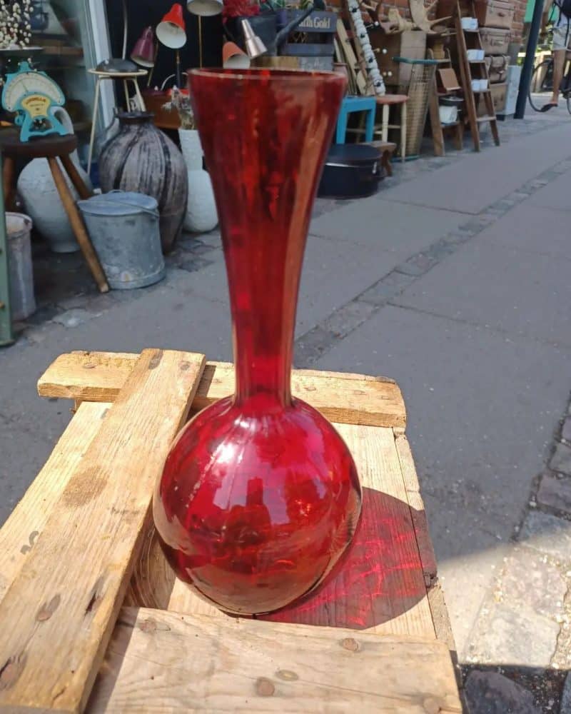 Flot rød bulp glasvase