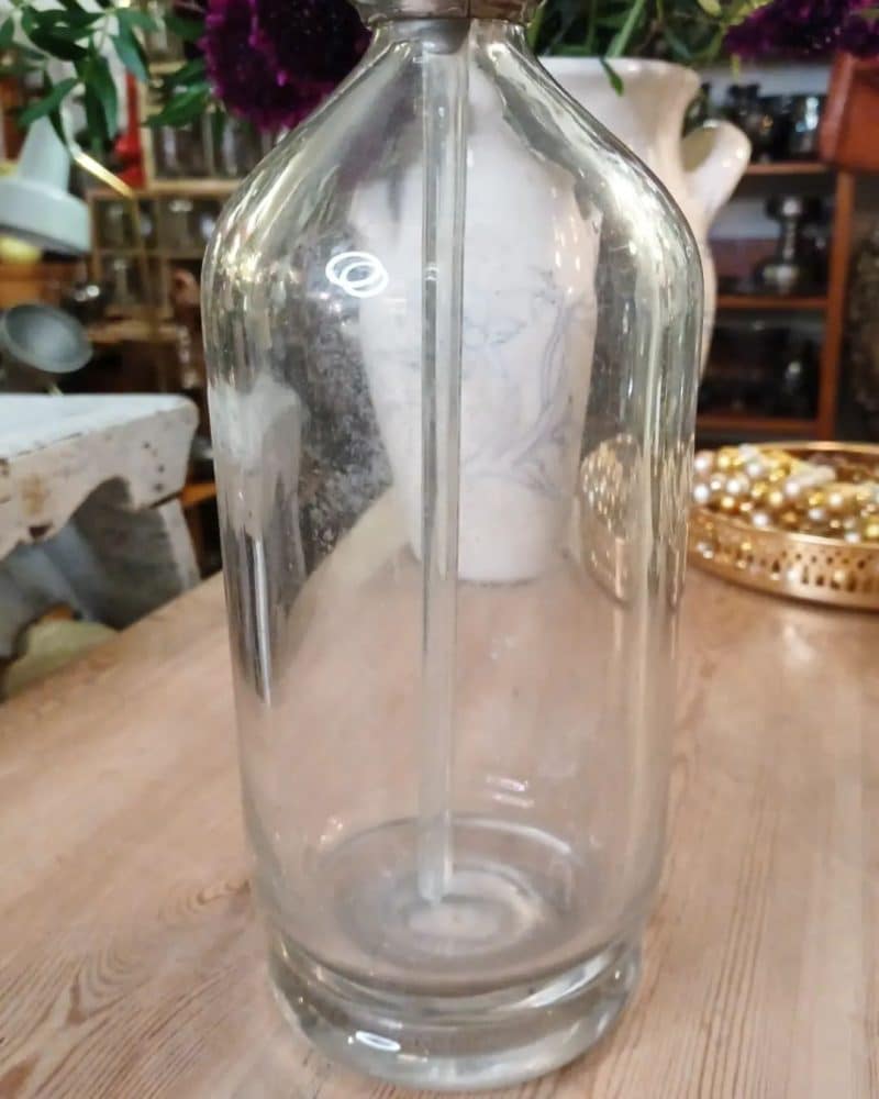 Utrolig smuk gammel fransk siflon flaske i klart glas.