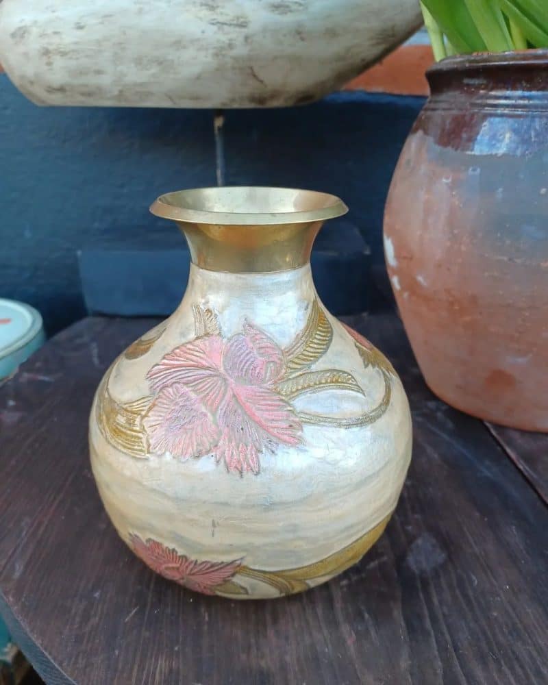 Prøv lige at se denne smukke messing vase.