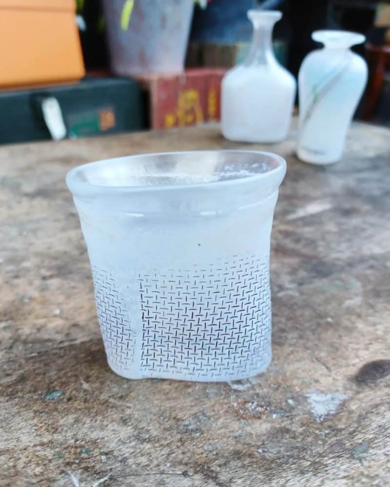 Fantastisk Kosta Boda miniature vase i hvidt glas 