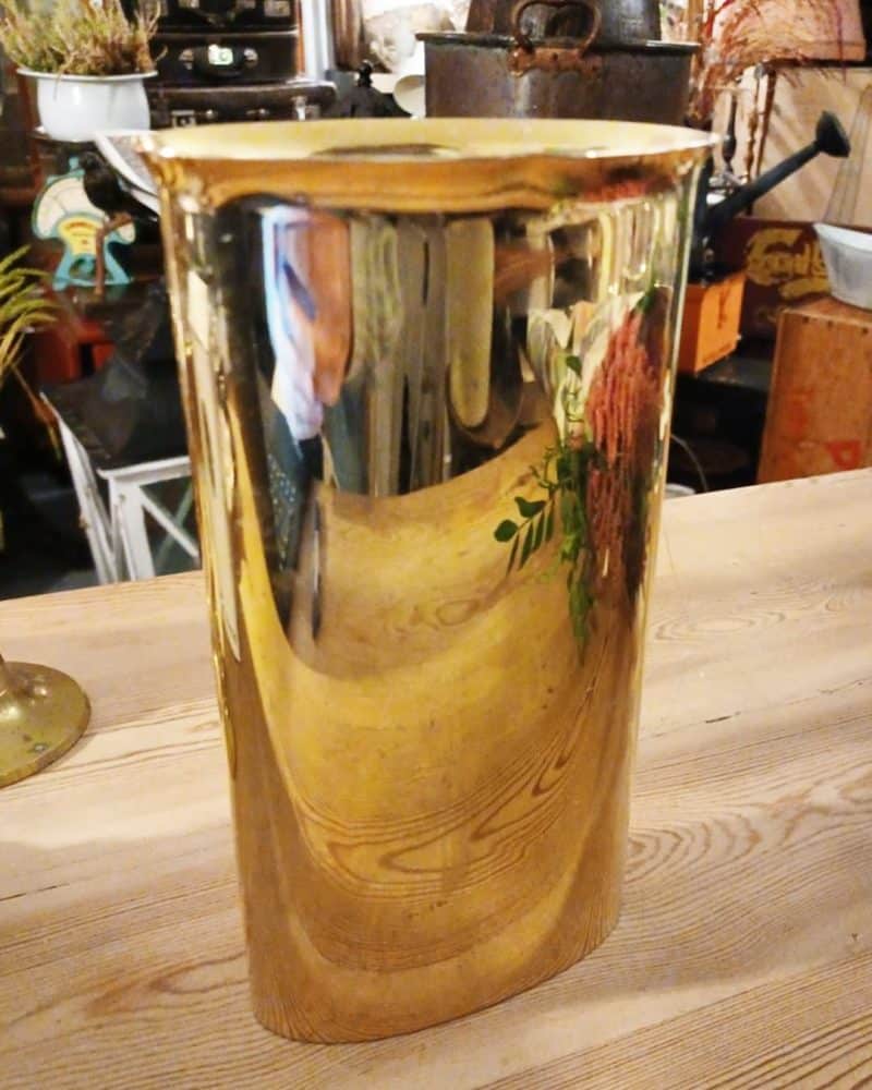 Skøn messing vase fra Hay, Scandia presents.