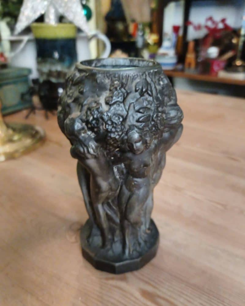 Fantastisk støbt bronze el bronzeret zink vase fra Zero.