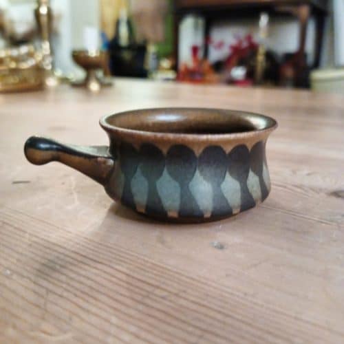 Skøn lille keramik skål med håndtag fra West Germany.