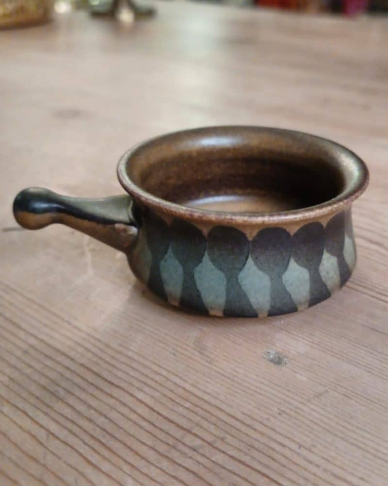 Skøn lille keramik skål med håndtag fra West Germany.