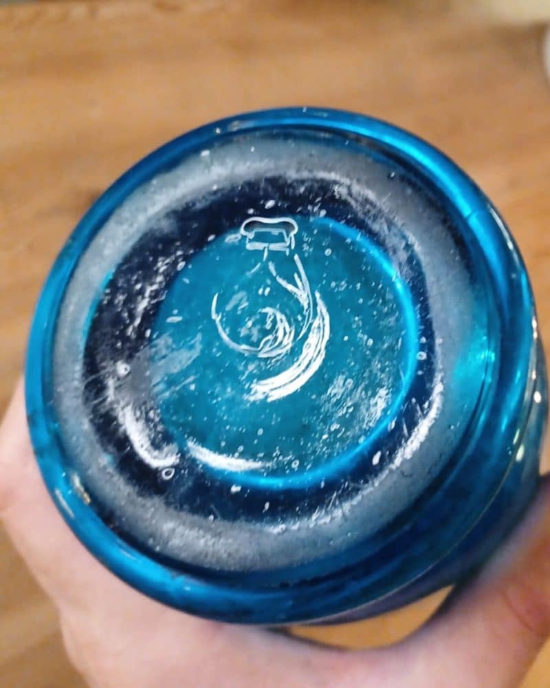 Utrolig smuk gammel svensk siflon flaske i blåt glas.