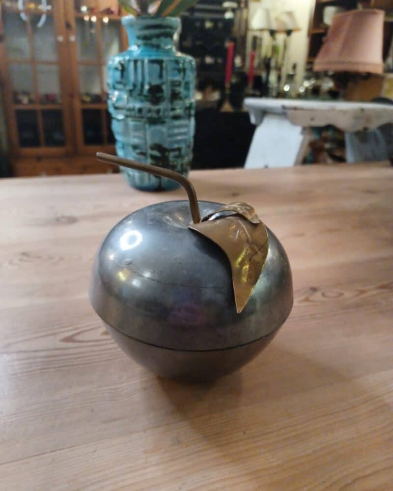 Smul æble lågkrukke i metal