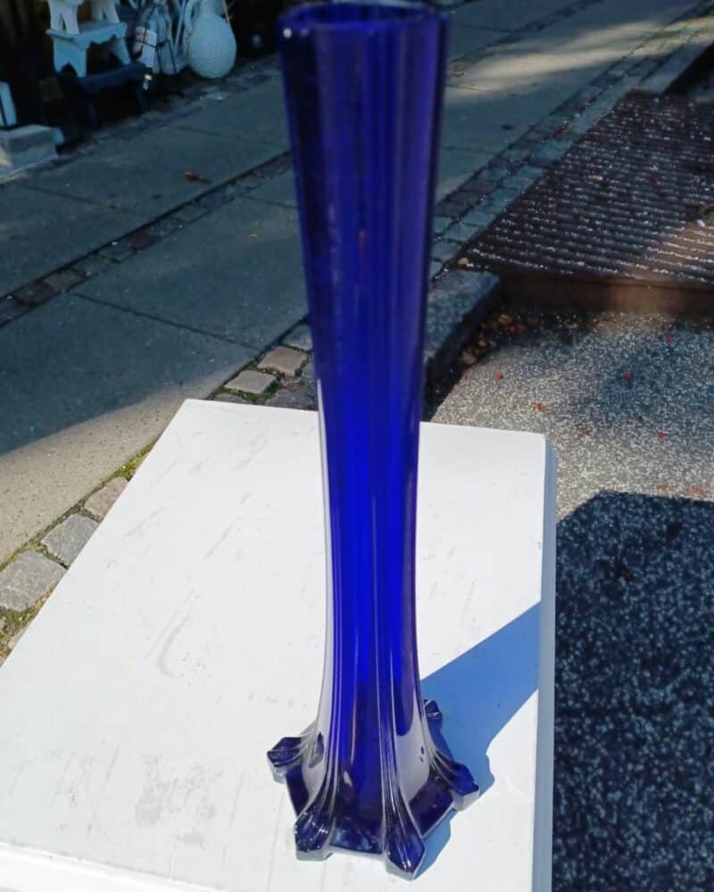 Fantastisk flot og høj blå glas gulvvase uden skår.