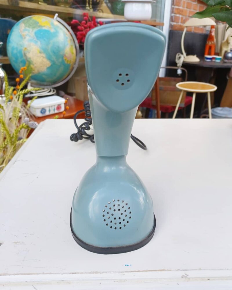 Meget flot og velholdt Ericofon eller Cobra telefon som den kaldes i pastel blå.