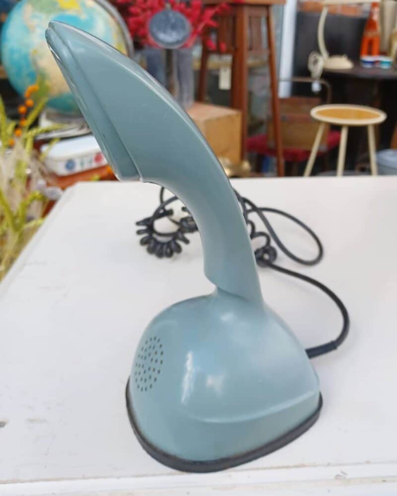 Meget flot og velholdt Ericofon eller Cobra telefon som den kaldes i pastel blå.