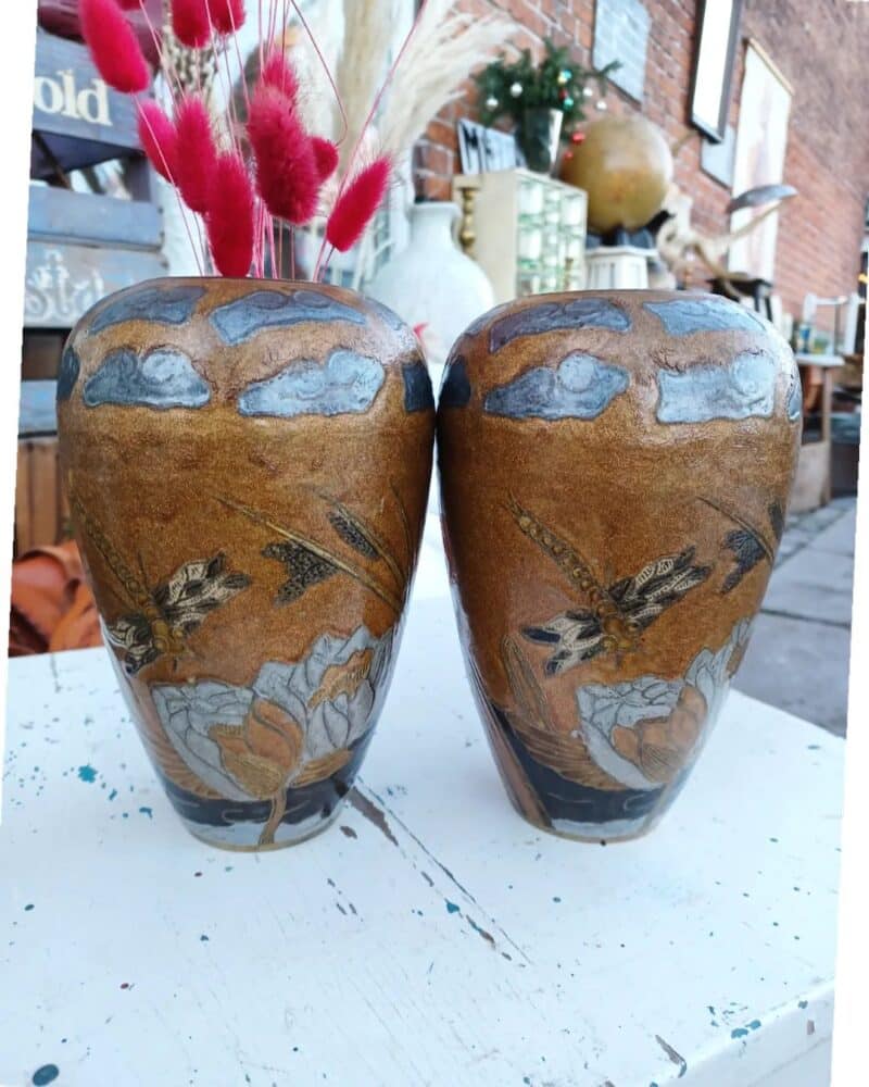 Super smukt messing vase sæt med guldsmede.