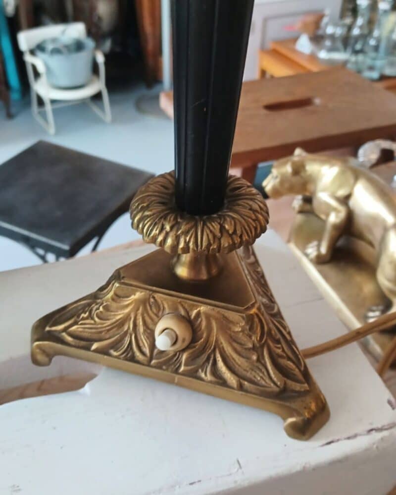 Fantastisk flot og gammel messing bordlampe fra MAG.