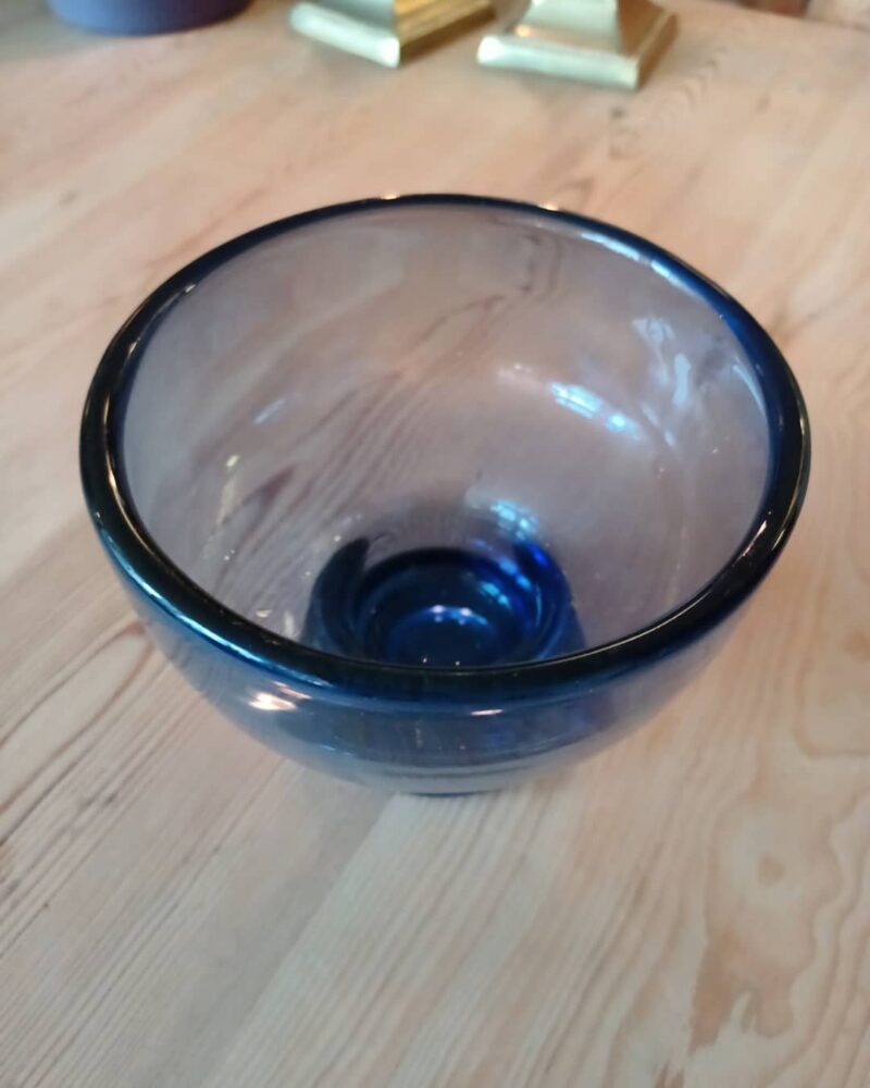Fin blå Holmegaard glas skål.