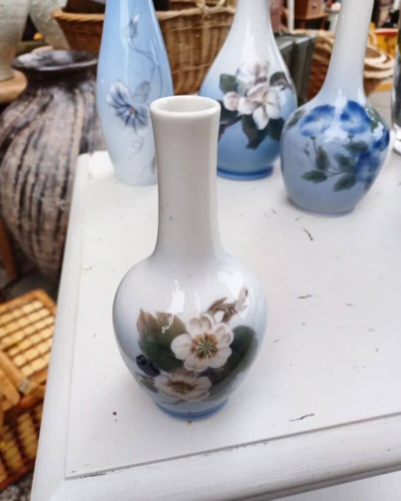 Skøn Royal Copenhagen vase med brombær ranke.