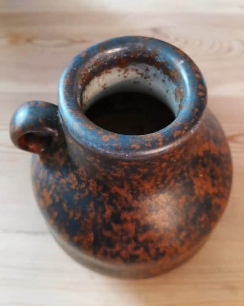 Skøn lille keramik vase med hank