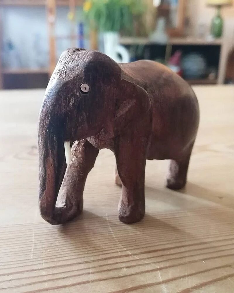 Skøn lille træ elefant