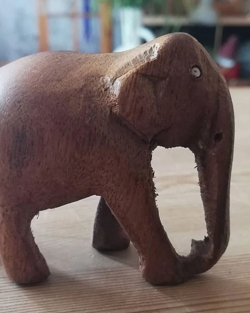Skøn lille træ elefant