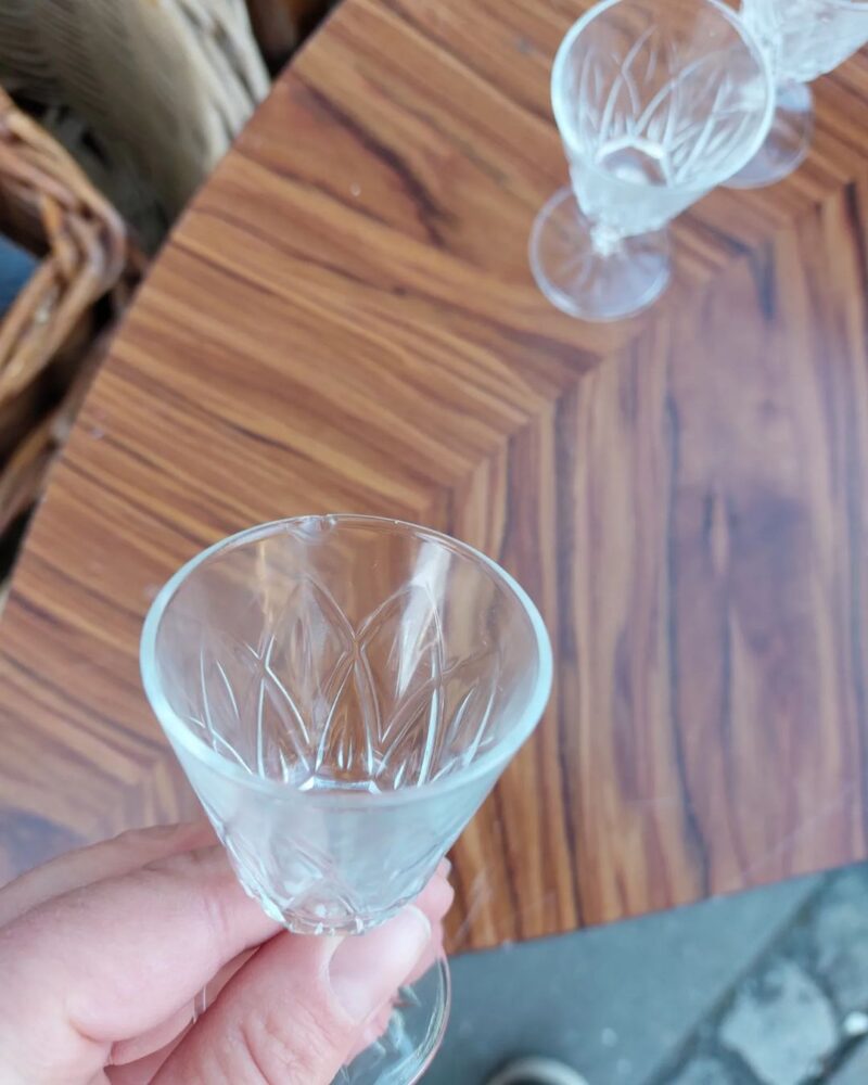 Super smukke gamle krystal snapse glas muligvis franske Reims Harlekin glas.