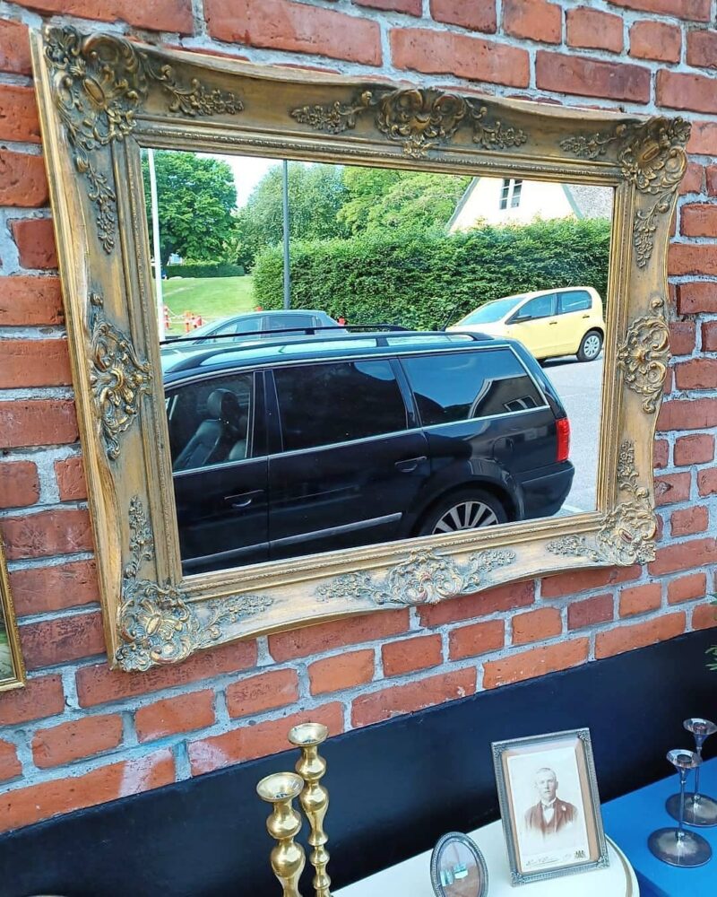 Prøv lige at dette utrolig smukke og gammelt spejl.