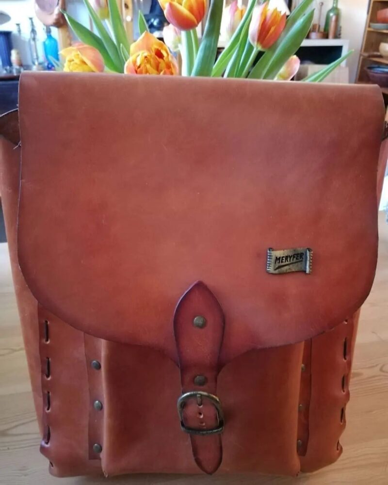 Super fin Boho/vintage inspireret rygsæk eller “skoletaske” i læder.