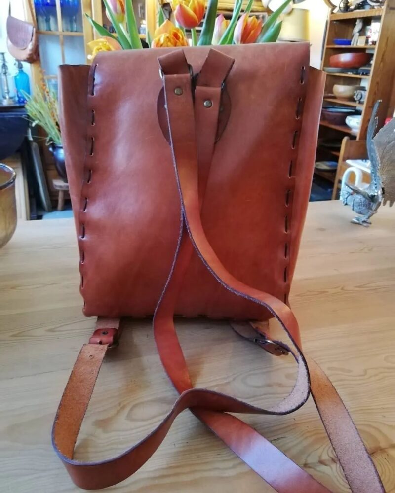 Super fin Boho/vintage inspireret rygsæk eller “skoletaske” i læder.