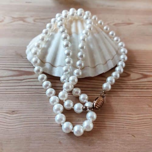 Smuk halskæde med perler med skøn gammel lås.