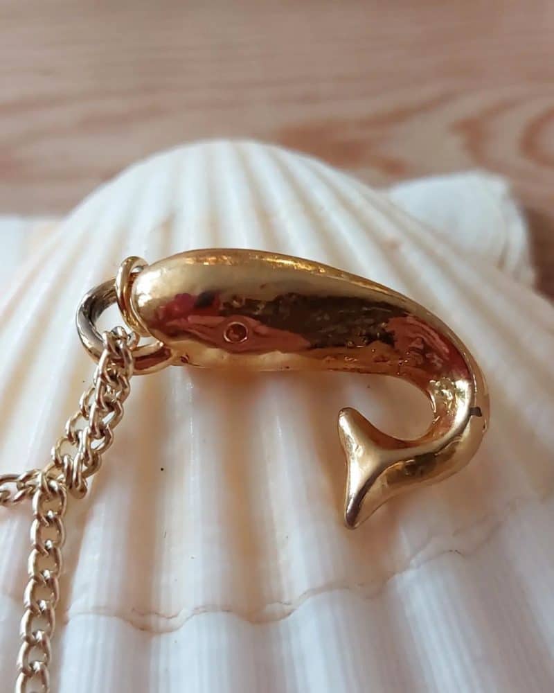 Super smuk halskæde i "guld" med "guld" fisk.