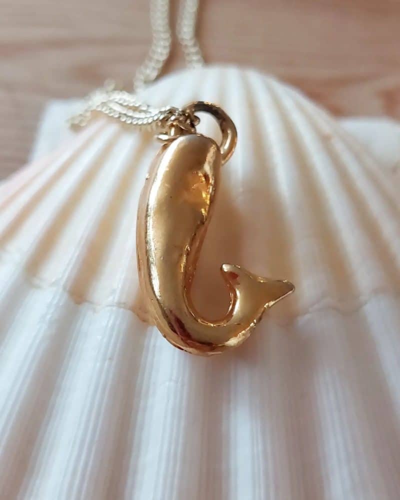 Super smuk halskæde i "guld" med "guld" fisk.