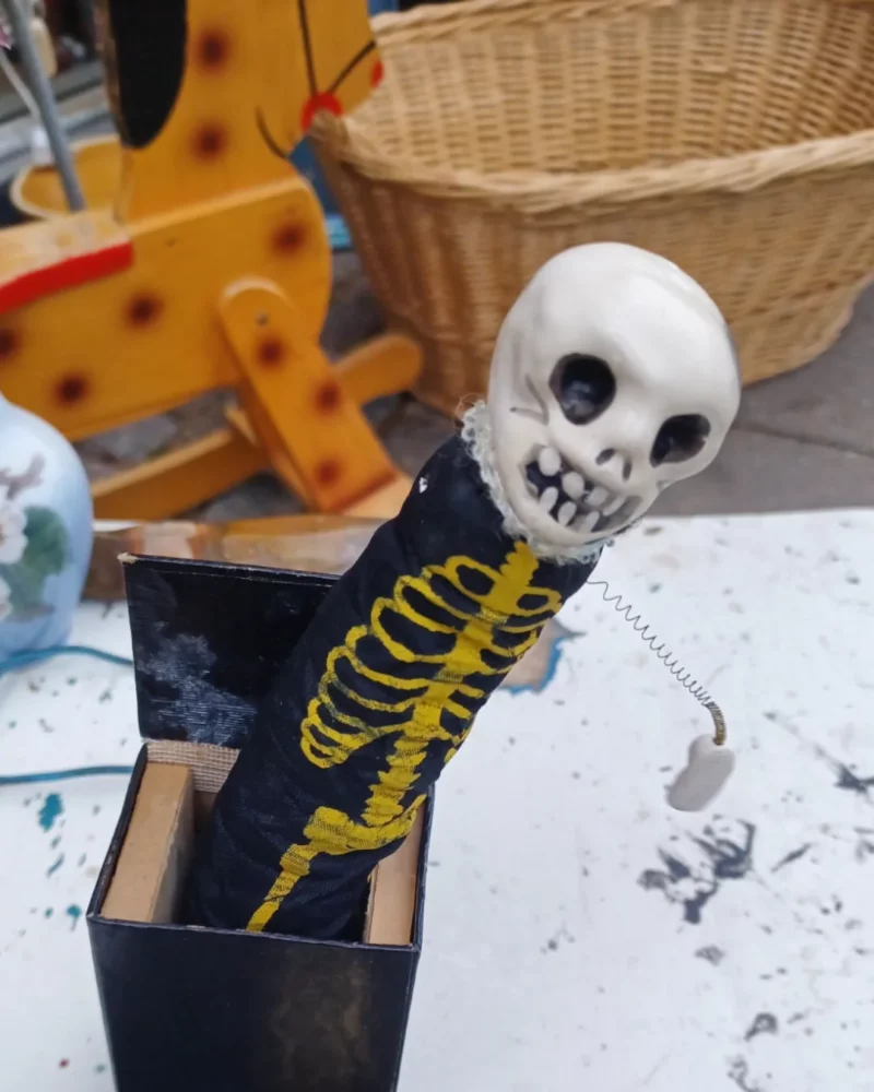 Skelet i en æske legetøj