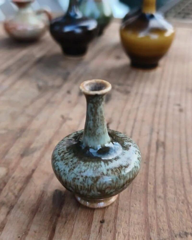 Fantastisk flot keramik miniature vase i super smuk glasur.