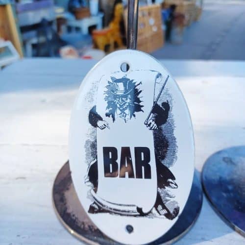 Skønt lille emalje "Bar" skilt