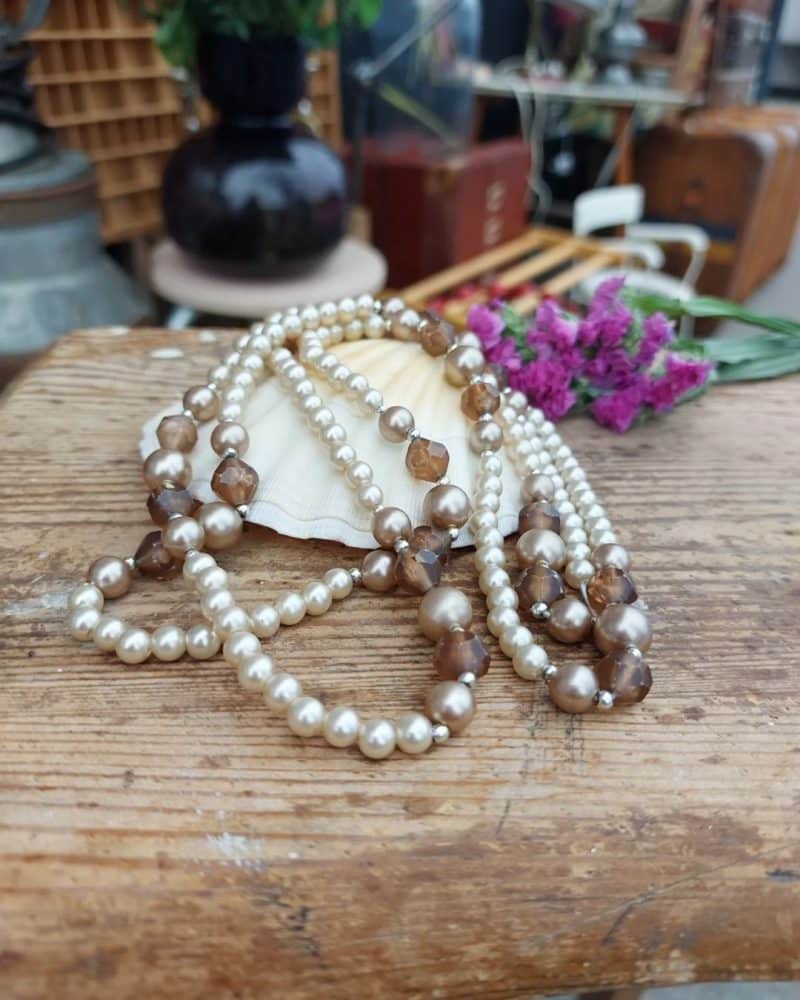 Smuk retro halskæde med perler