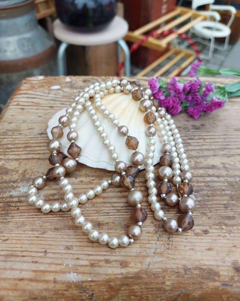 Smuk retro halskæde med perler
