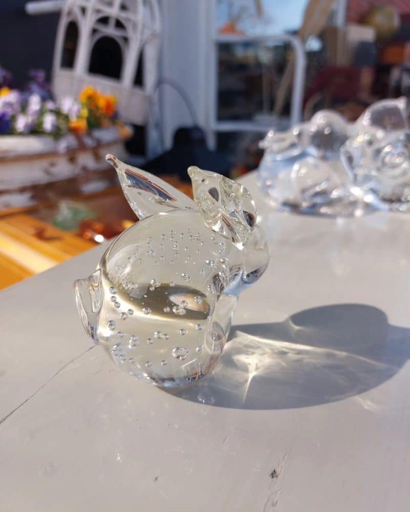 Smuk lille glas kanin muligvis fra Bergdala med bobler i glasset.