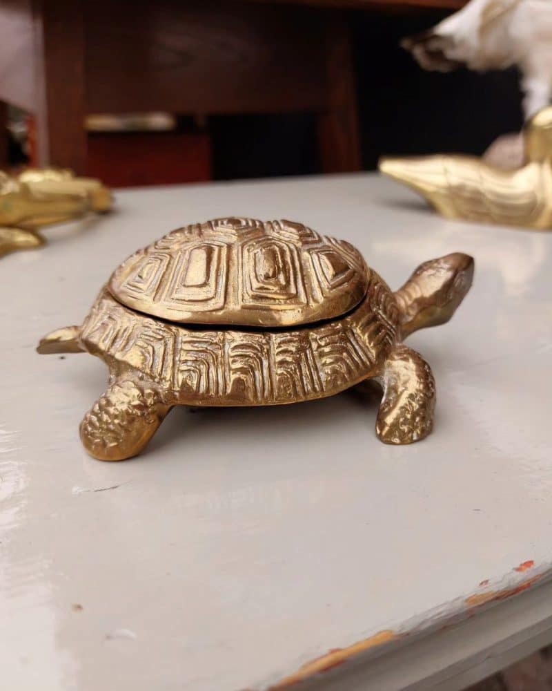 Fantastisk vintage skildpadde askebæger i messing.