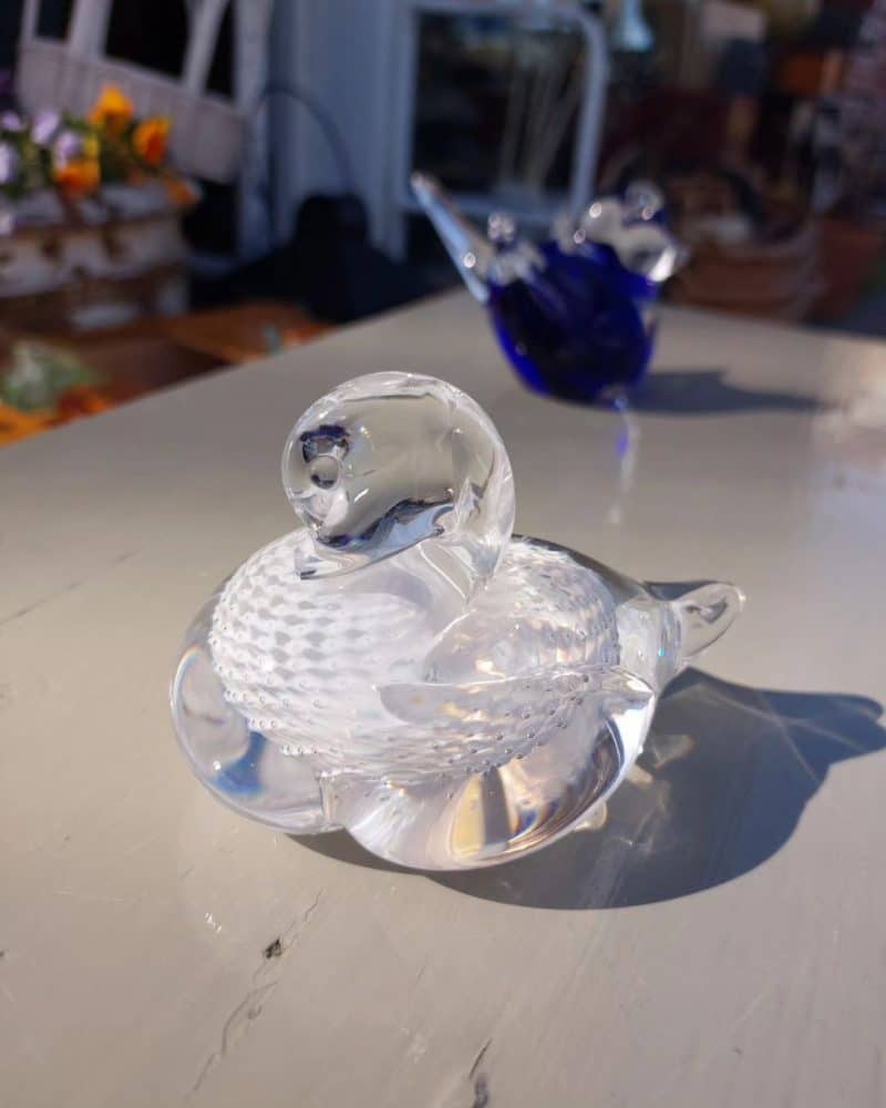 Smuk lille glas svane muligvis fra Bergdala med bobler i glasset.