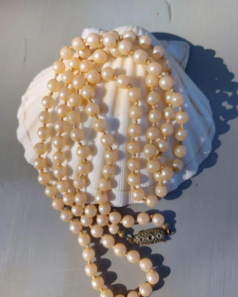 Smuk retro halskæde med kunst perler og "sølv" lås.