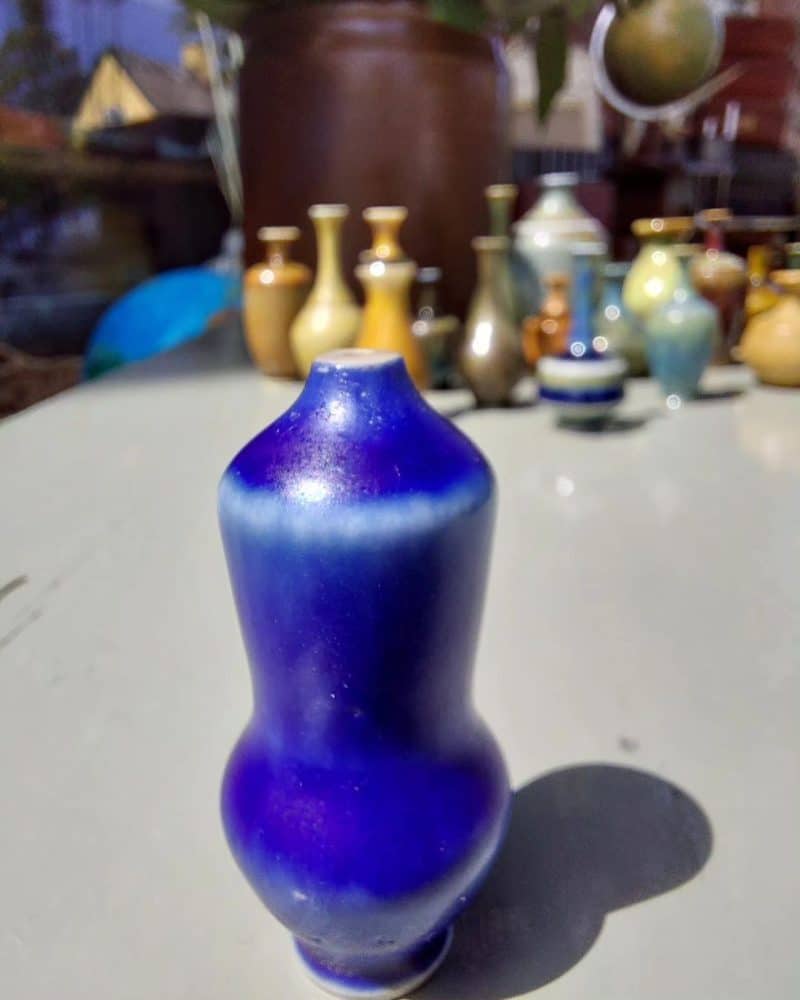 Fantastisk flot keramik miniature kande i super smuk blå glasur.