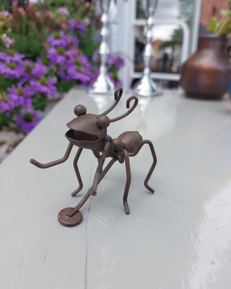 Skøn lille metal pynte myre.