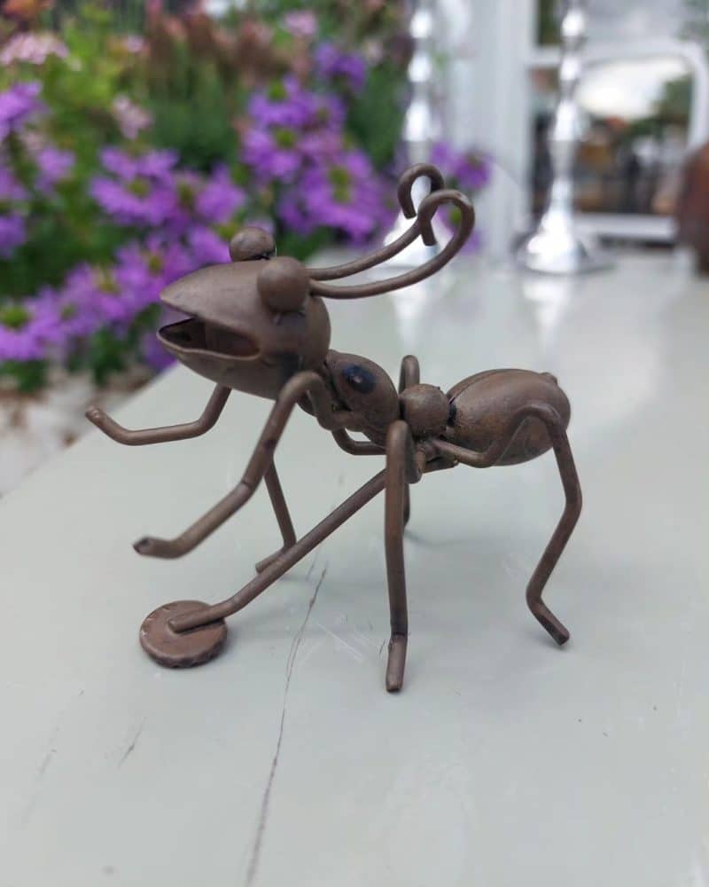 Skøn lille metal pynte myre.