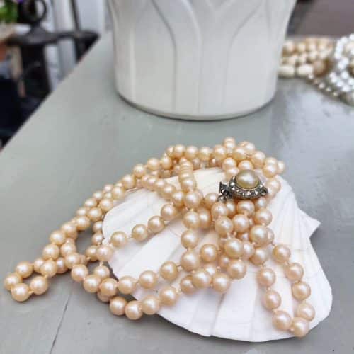 Smuk retro halskæde med kunst perler og "sølv" lås.