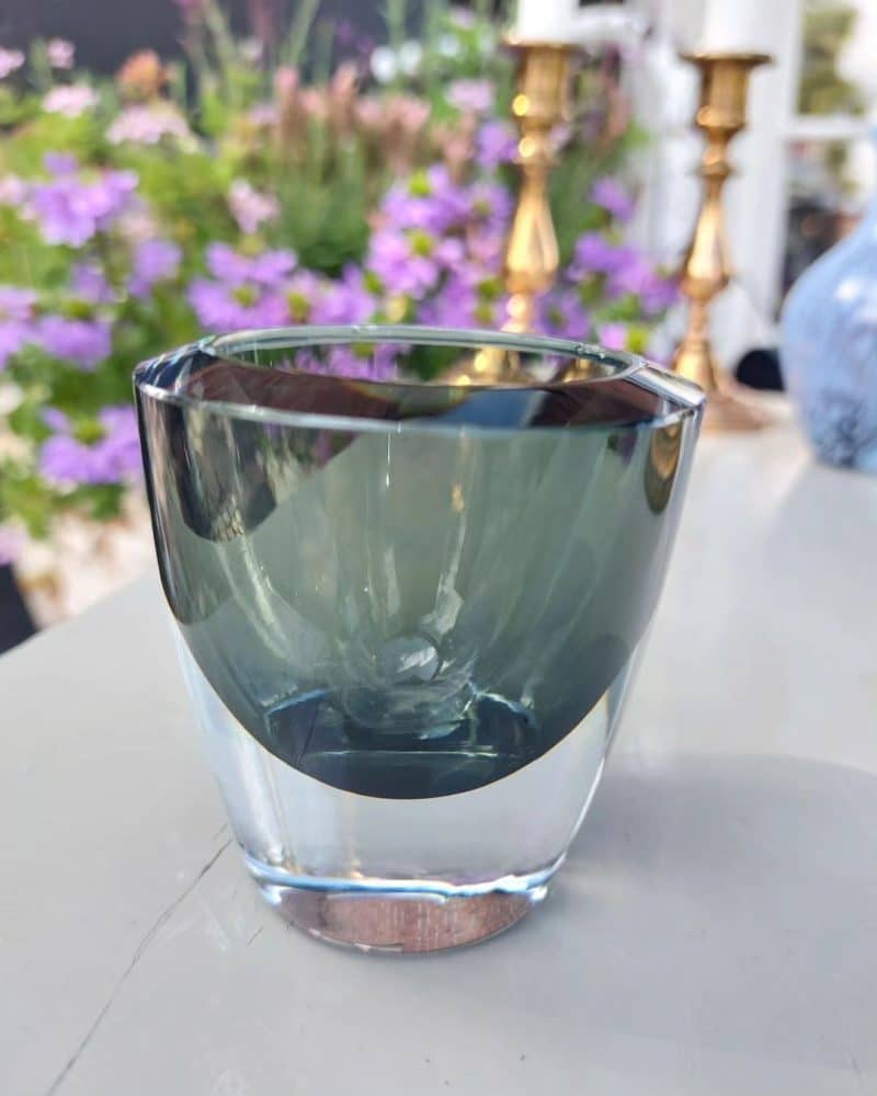 Super fin lille vintage glasvase muligvis fra Strömbergshyttan i Sverige.