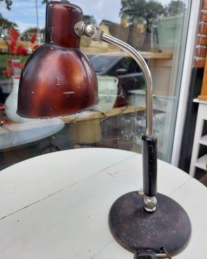 Fantastisk vintage Hala bordlampe i den smukkeste rød/brune farve.