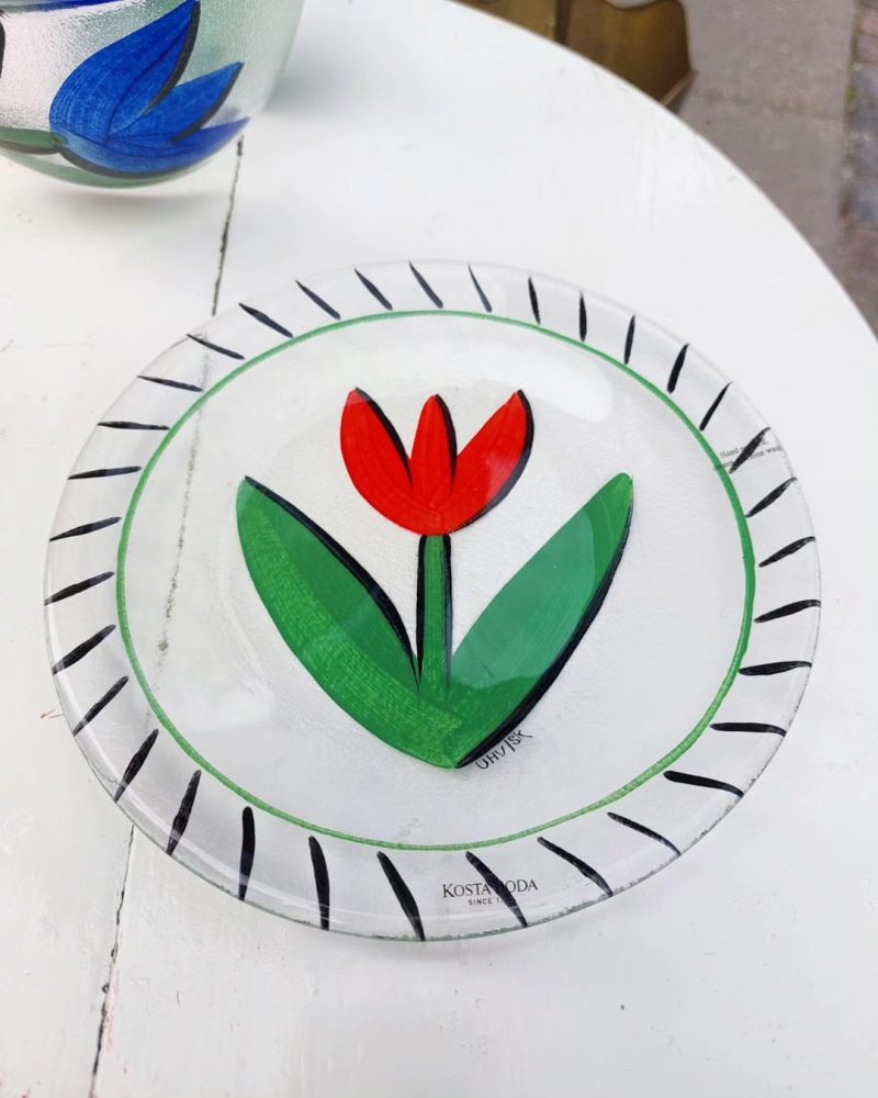 Skøn Kosta Boda Tulipan side tallerken.