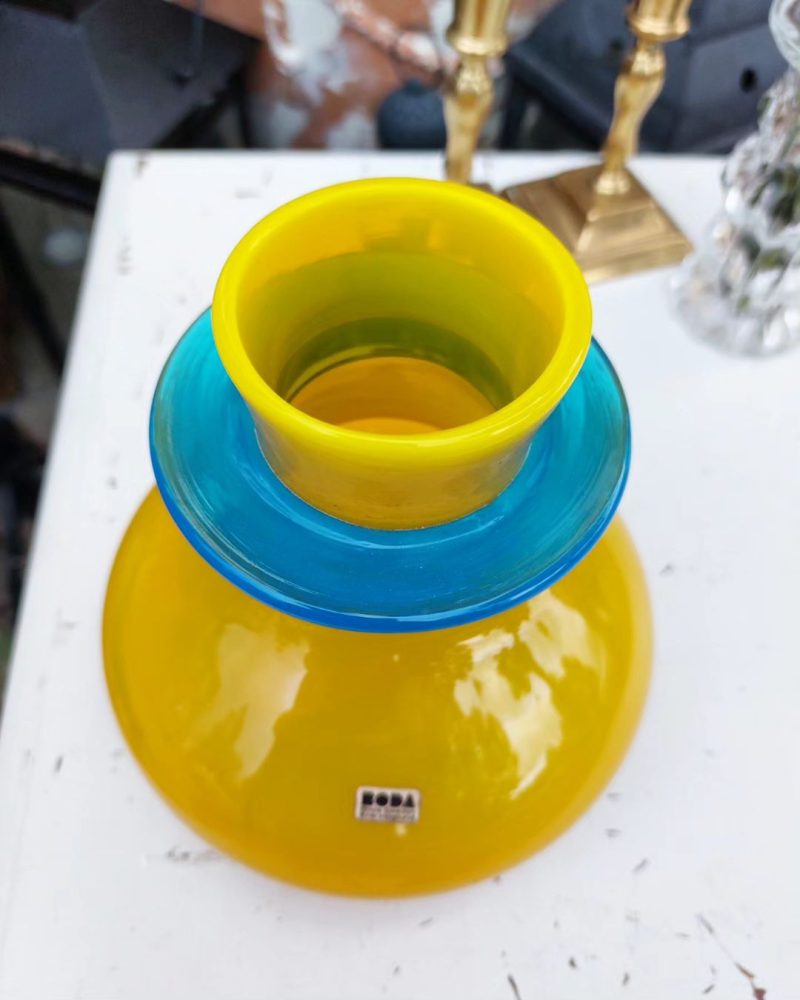 Smuk gul og blå Erik Höglund vase lavet for Boda.