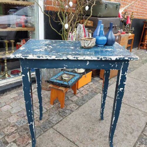 Fantastisk gammel spisebord eller skrivebord med den skønneste patina. 