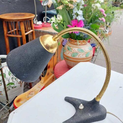 Fantastisk sjælden Ewå “kragefods” bordlampe fremstillet af EWÅ Värnarmo i Sverige.
