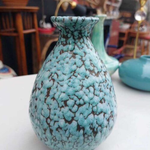 Fantastisk keramik vase med lyseblå glasur "pletter"